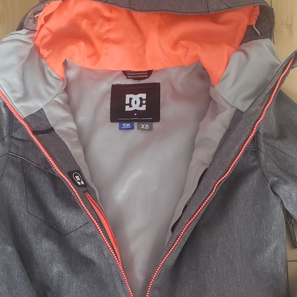 DC Women's ski/snow jacket - Picture 4 of 4